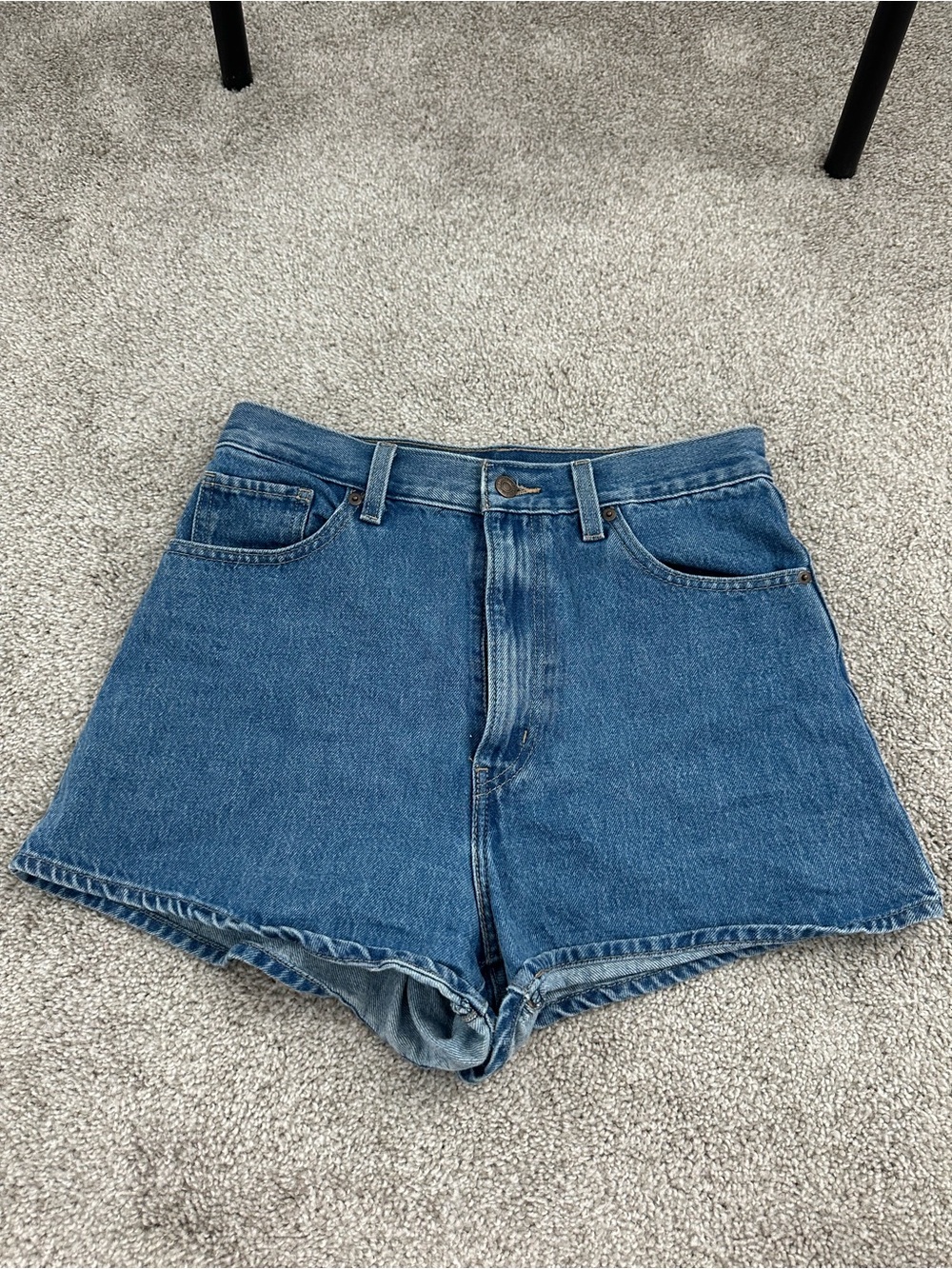 Levi's High Waisted Mom Shorts - Picture 3 of 3